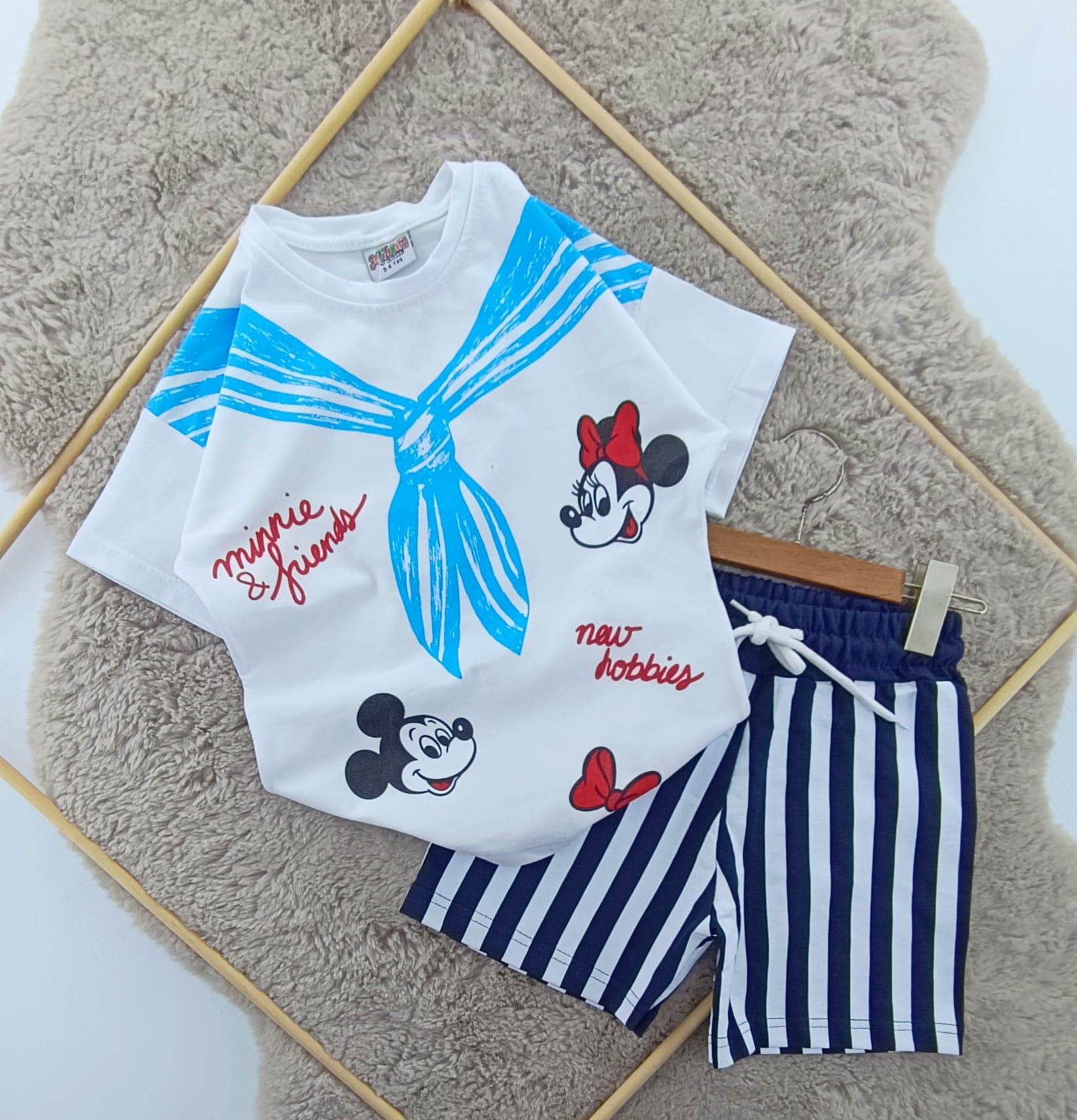 Minnie Mause Baskılı Altı Çizgili Takım