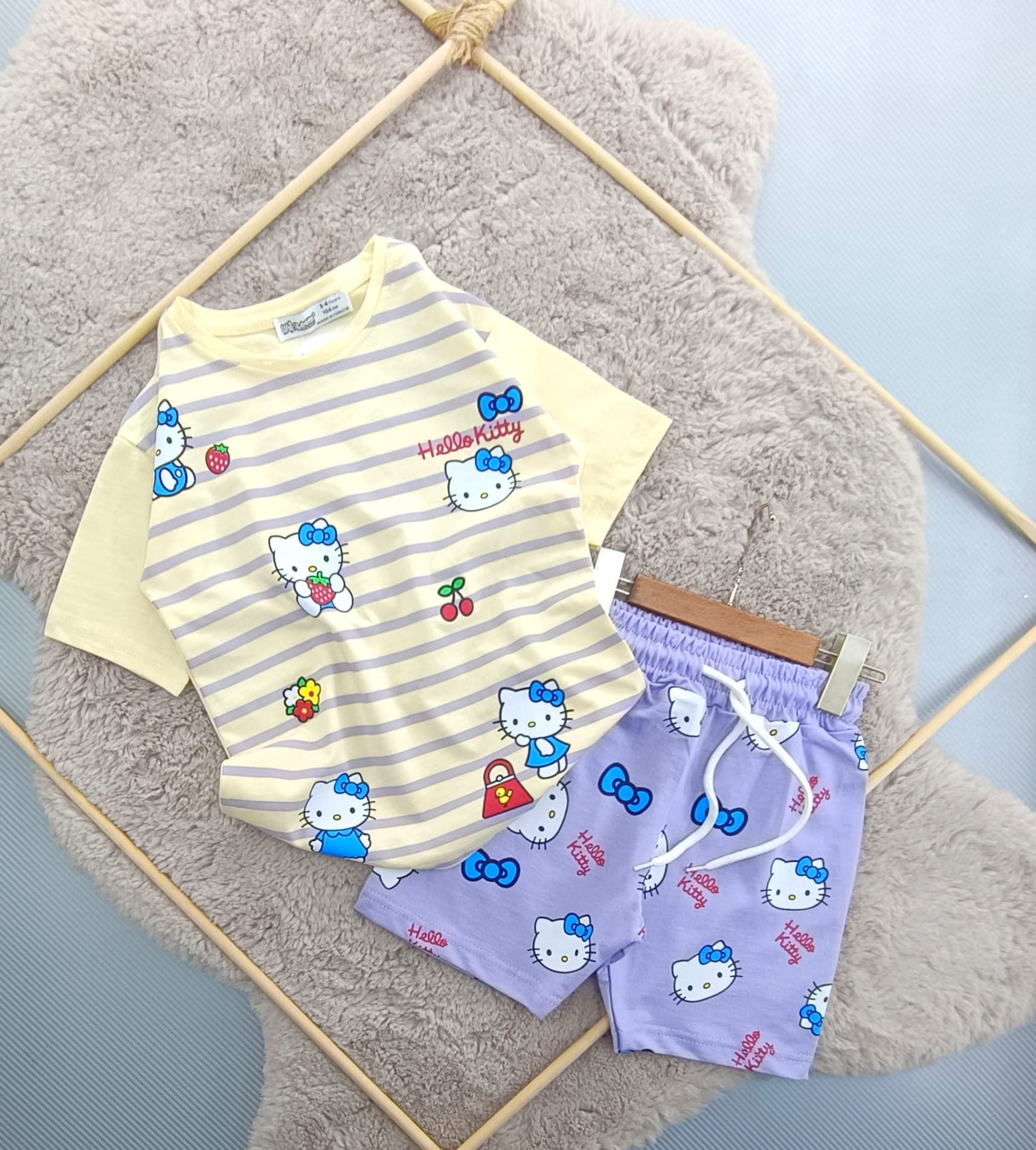Hello Kitty Altı Desenli Takım